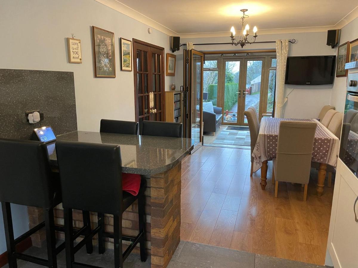 Dyffryn Taf - Spacious 3 Bedroom Bungalow Close To Amenities St Clears Eksteriør billede
