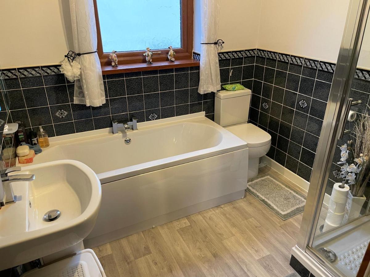 Dyffryn Taf - Spacious 3 Bedroom Bungalow Close To Amenities St Clears Eksteriør billede